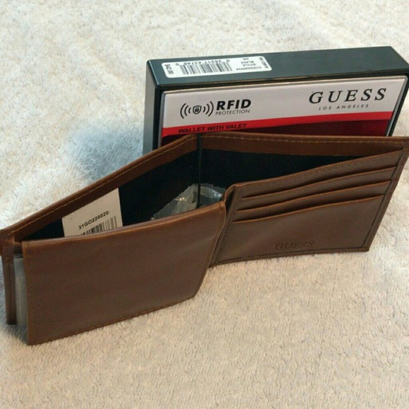 NIB authentic guess wallet "great gift" - Picture 3 of 3